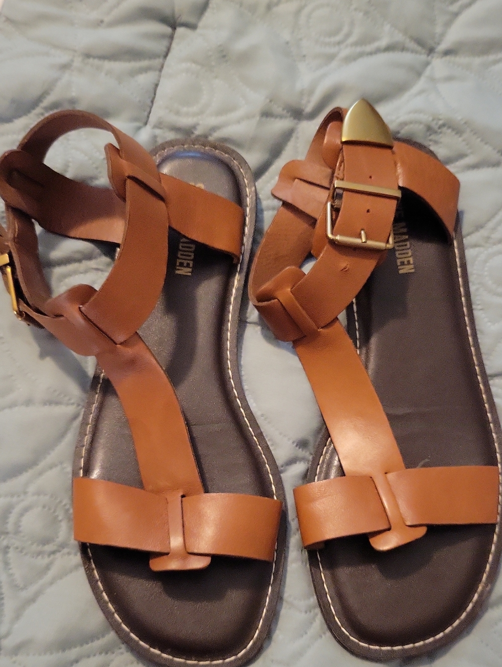 Steve Madden Size 11 Women’s Tan Leather T-Strap Sandals with Gold Buckle